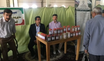 از پژوهش تا میدان؛ میز خدمت ارائه دستاوردهای علمی پردیس کشاورزی بروجرد در محل برگزاری نماز جمعه
